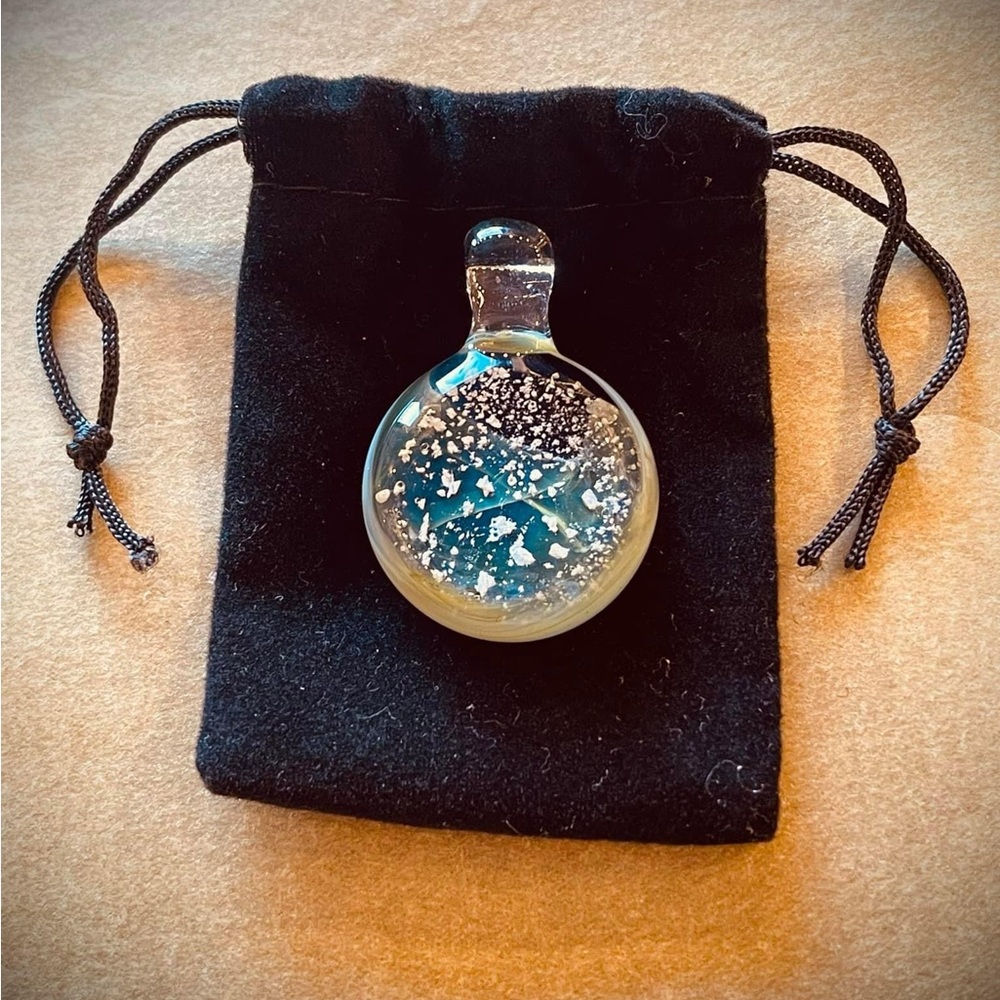 Cremation keepsake pendants